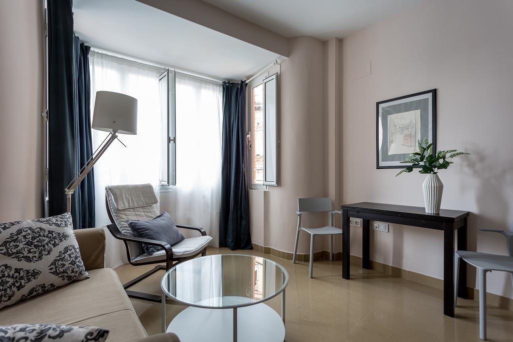 Apartamentos Edificio Constitucion Севилья Экстерьер фото